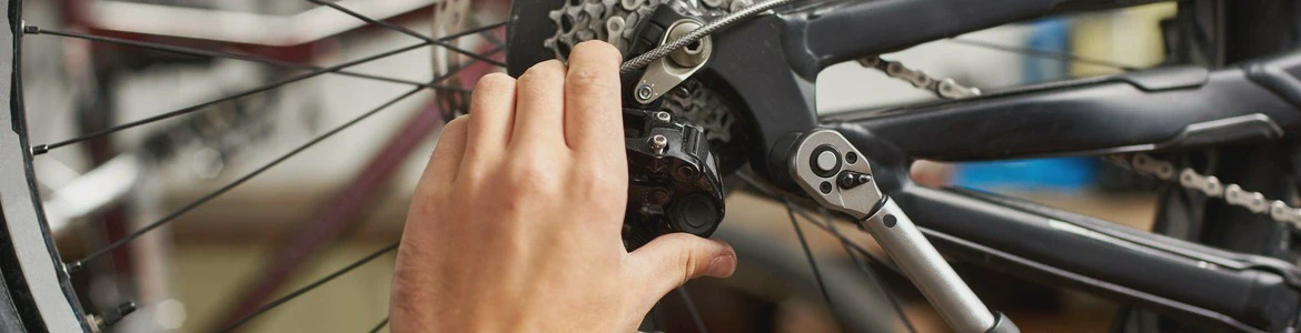 poprawianie zębatek w&nbsp;rowerze
