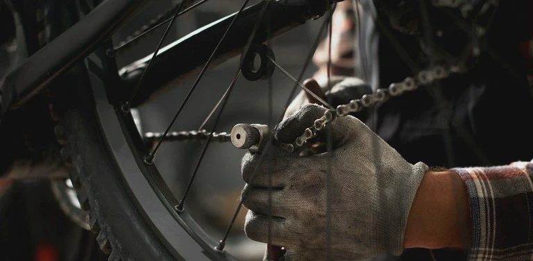 naprawa łańcucha rowerowego